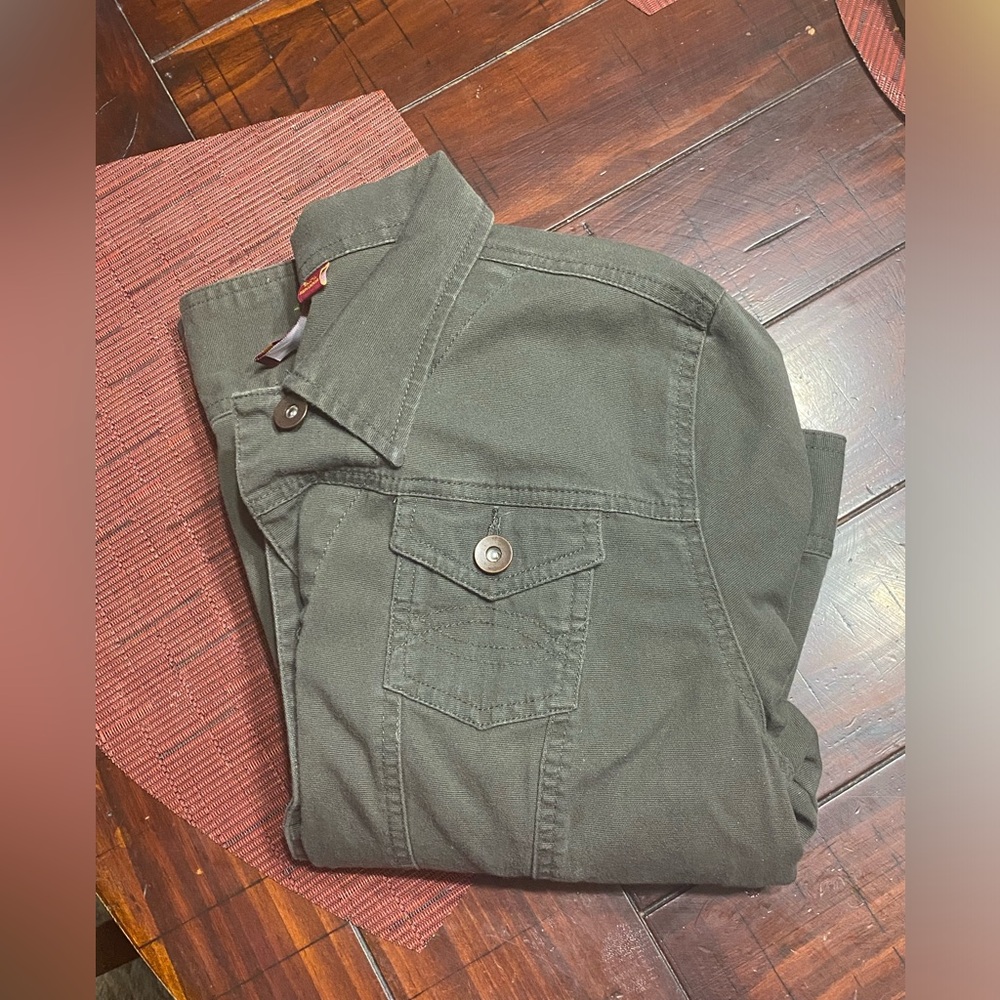 3/12$ Women’s denim Jacket tag says XL please look at measurements - Picture 2 of 8